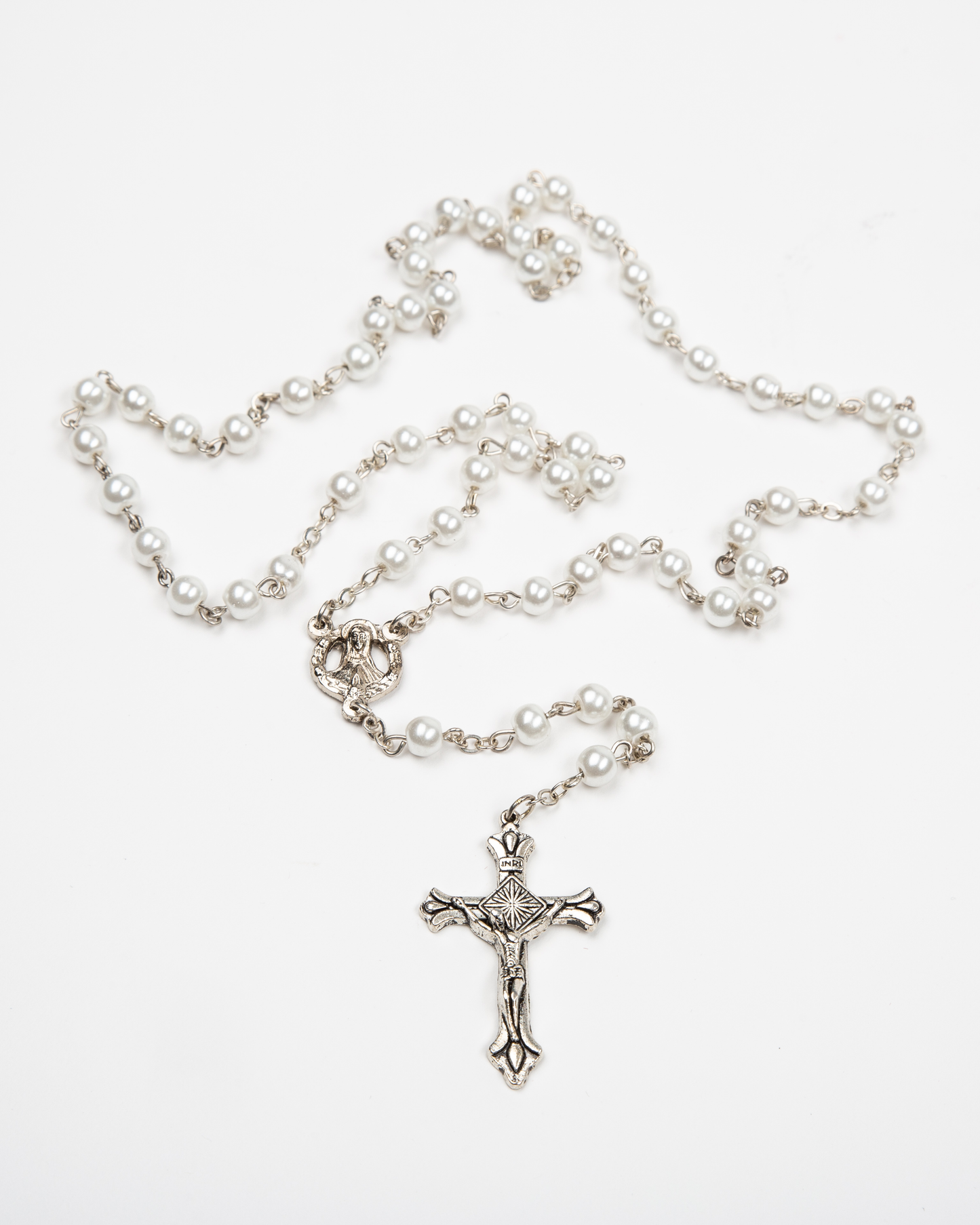 Rosario con cuentas de perla y marieta Virgen María