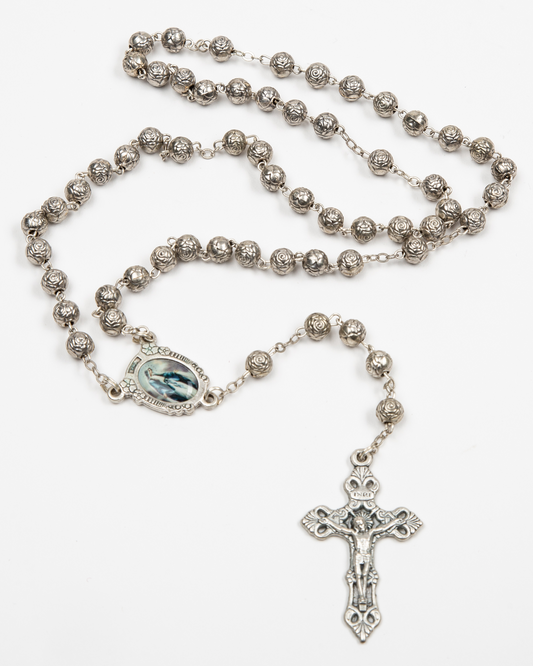 Rosario con cuentas de rosa y marieta Virgen María